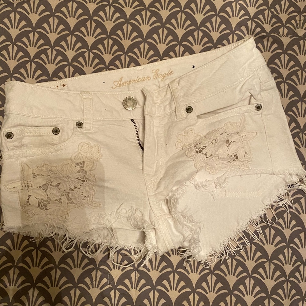 American Eagle White Floral Shorts Size 0.